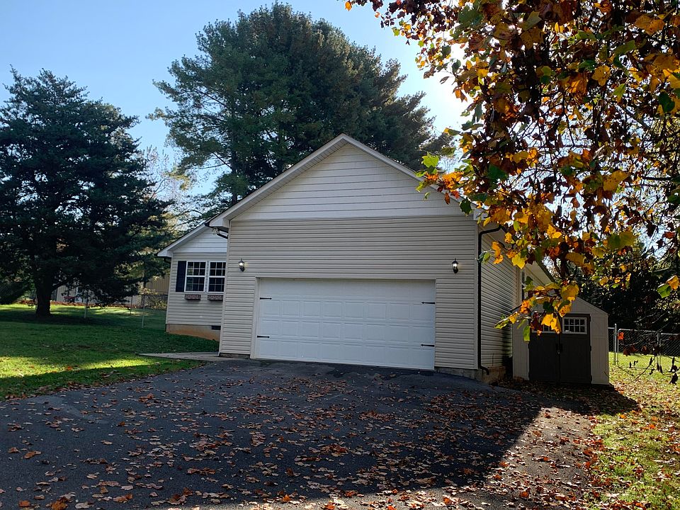 1st image of 3425 Greenwood Dr