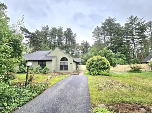 19 Queen Mary Drive, Queensbury, NY 12804