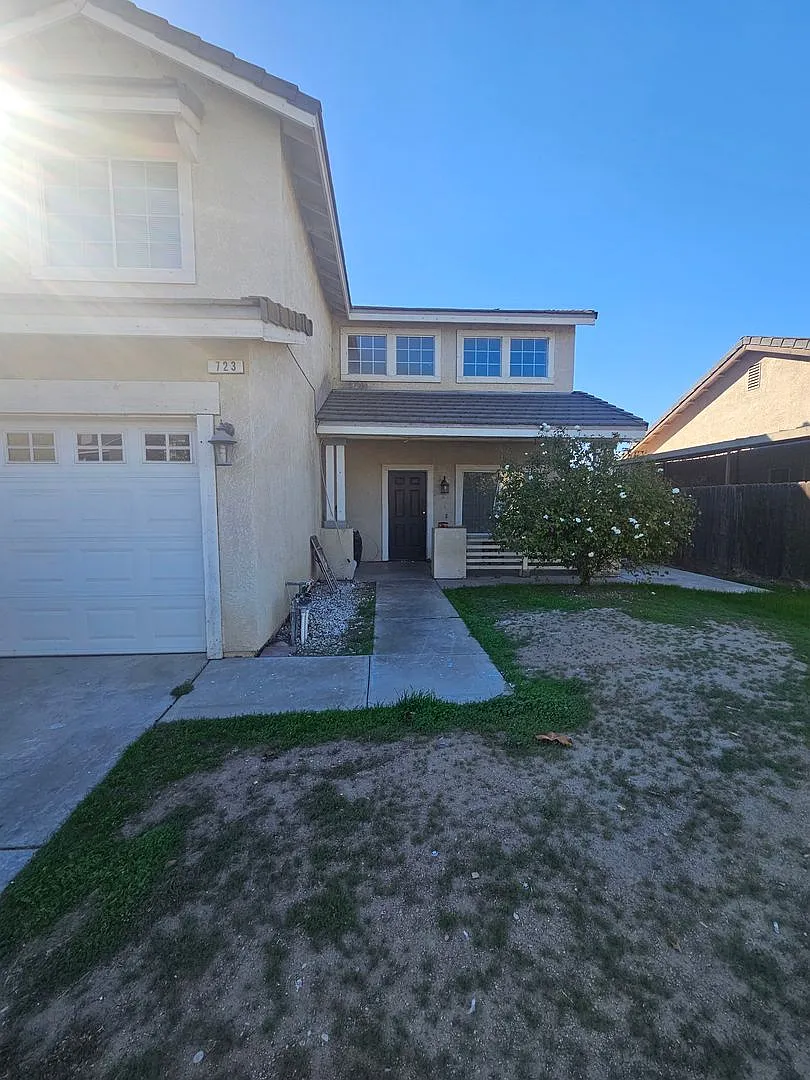 723 Champagne Ct photo 1