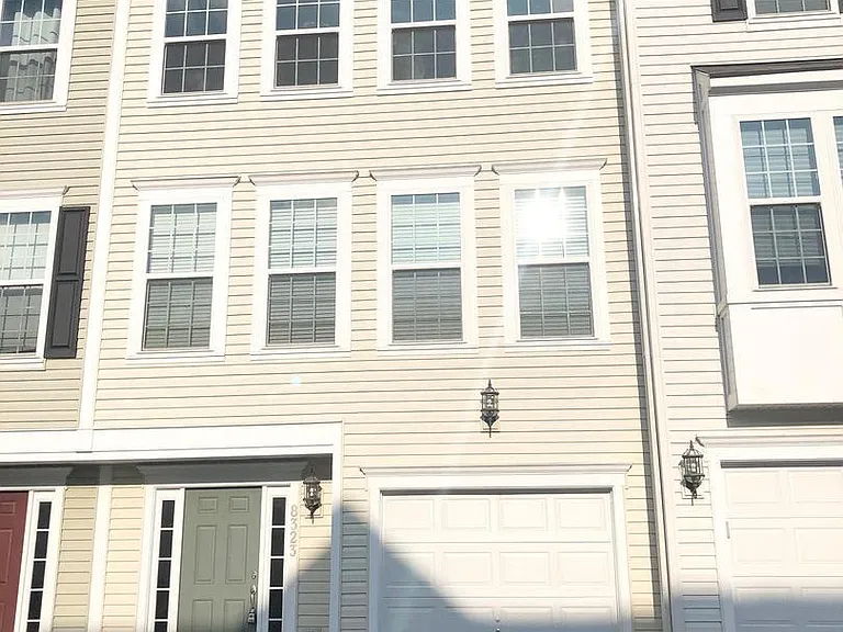 8323 Heritage Crossing Ct — Photo 1