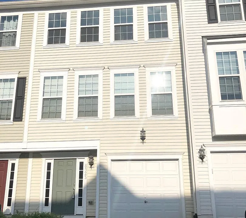 8323 Heritage Crossing Ct