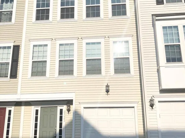 8323 Heritage Crossing Ct, Manassas, VA 20109