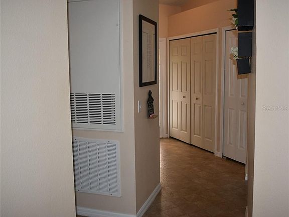 3rd image of 1653 Windsor Oak Ct