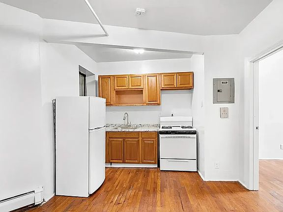 4th image of 375 Pleasant Ave APT 2A