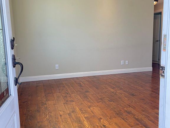 3rd image of 2709 Calle Del Comercio APT B