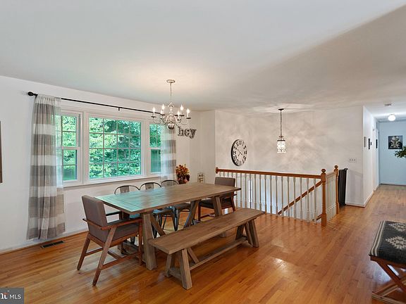4th image of 1757 Thistle Ct