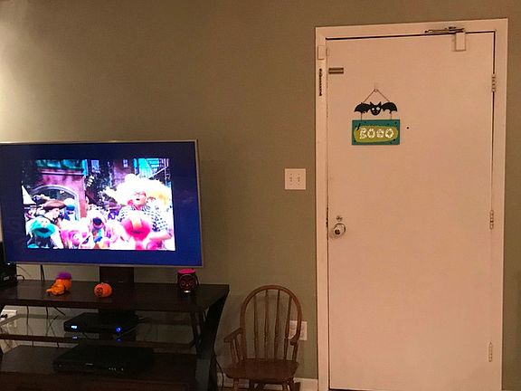 3rd image of 6119 Knollwood Dr #203