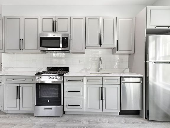 3rd image of 6035 N Winthrop Ave #3