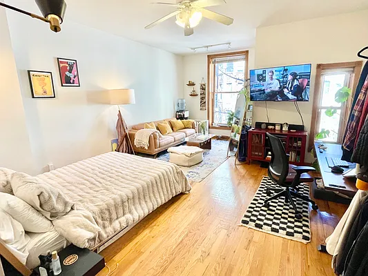 Rented by CNG Realty Management Corp | media 1