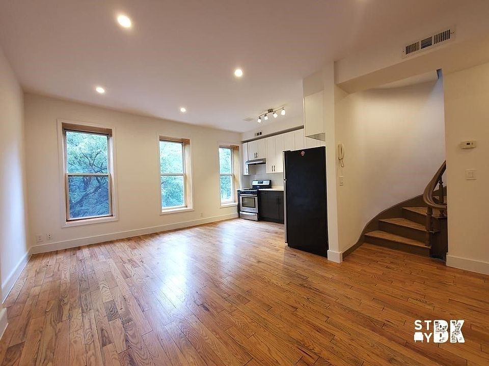1st image of 487 Willoughby Ave APT 3