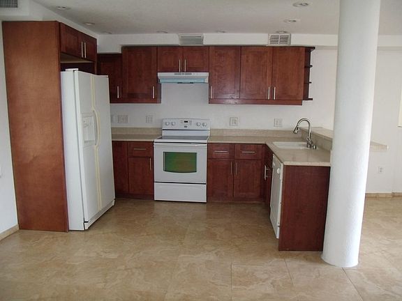Kitchen with Stove, Dw, Fridge