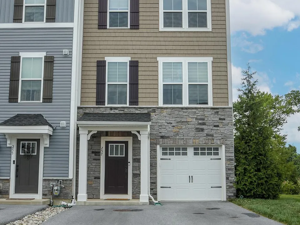 257 Sugar Maple Sq