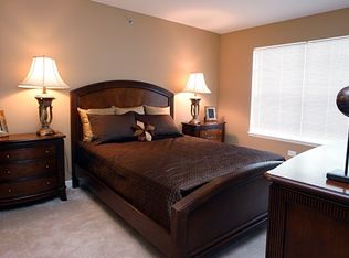 5820 Walnut Ave APT 1A, Downers Grove, IL 60516