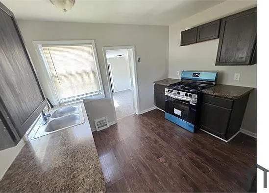 5 bed, $2,300 — Photo 3