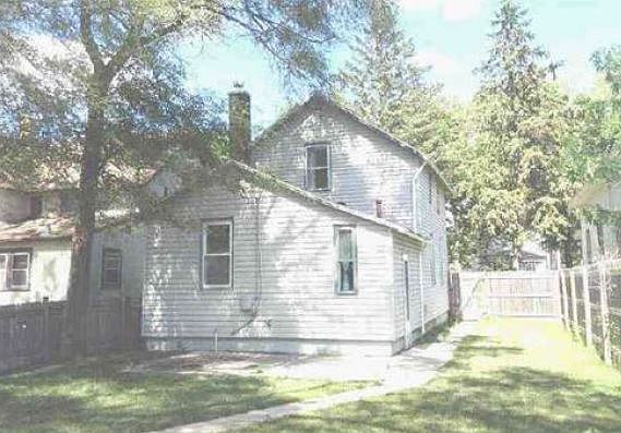 4th image of 417 17th Ave N