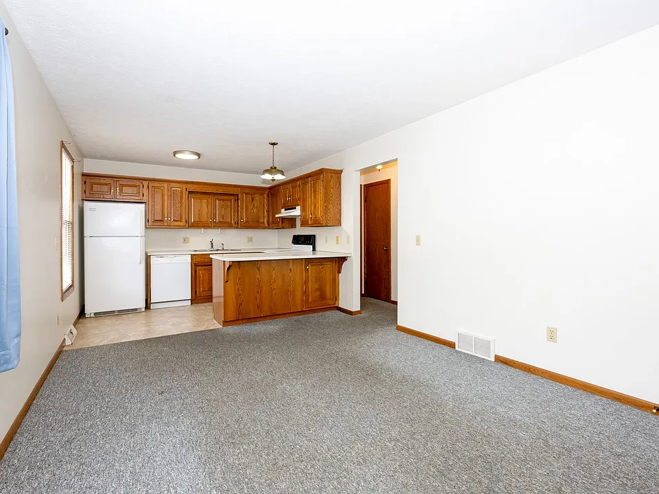 127 E Adams St #B7