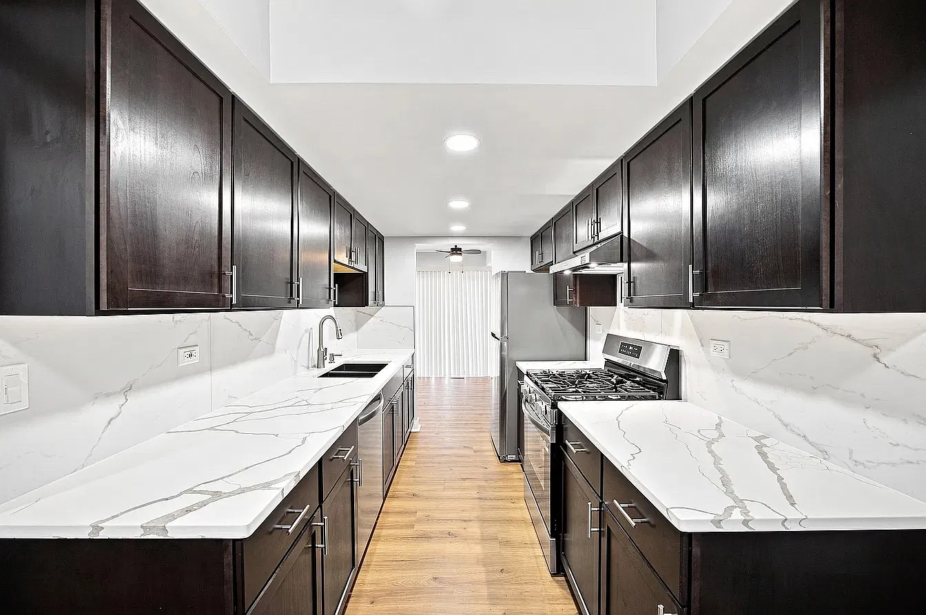 2 bed, 2.5 bath, 1325 sqft, $2,600 — Photo 2