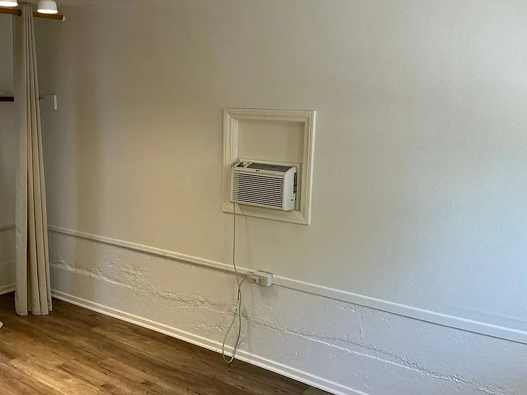 204 S Grand St — Photo 17