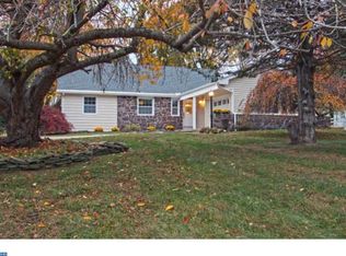 29 Edgewood Rd, Robbinsville, NJ 08691