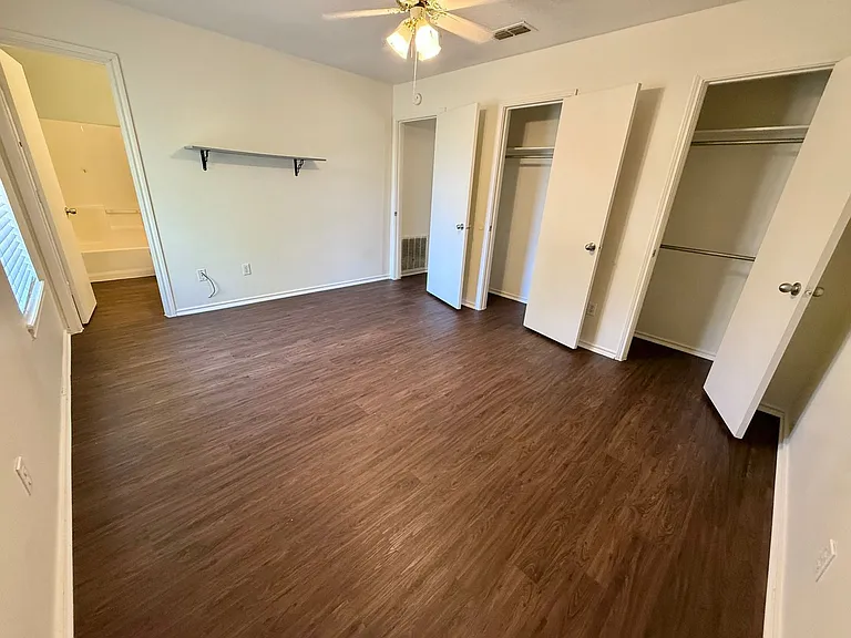 15210 Oaks West Dr — Photo 14