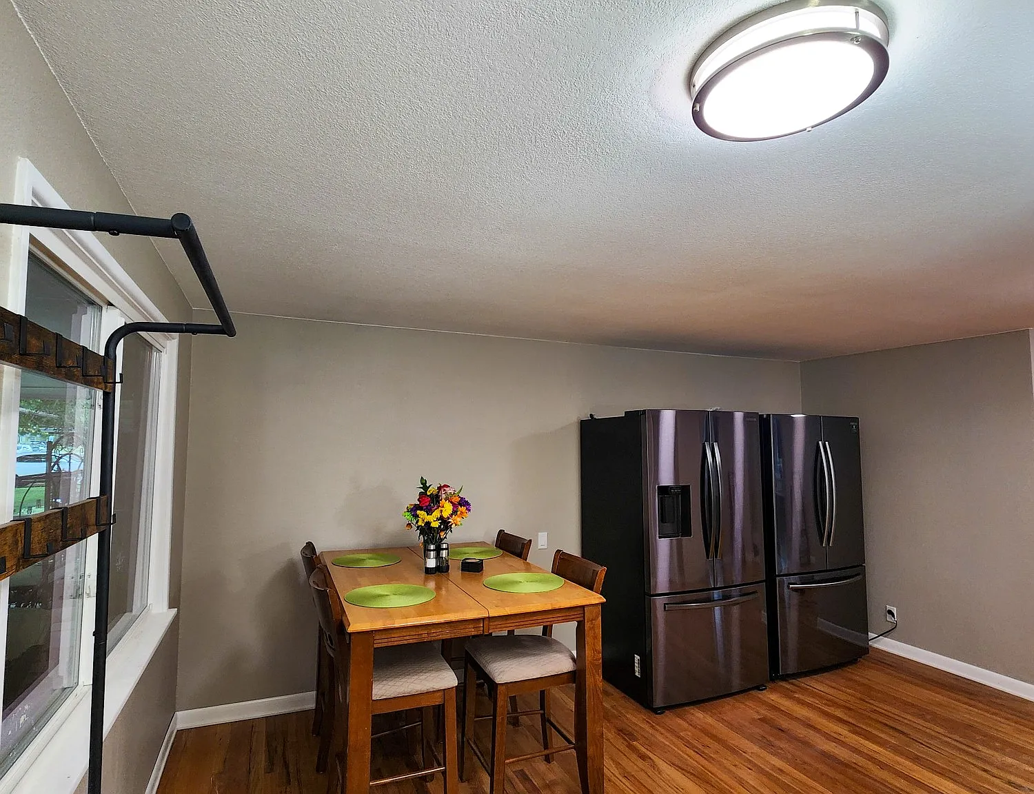 7 bed, 3034 sqft, $650 — Photo 2