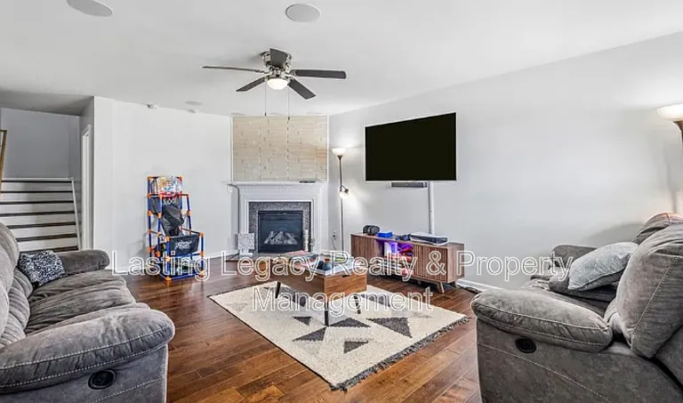 5047 Mount Hope Dr — Photo 5