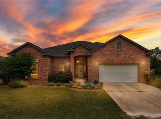 233 Waikakaaua Dr, Bastrop, TX 78602