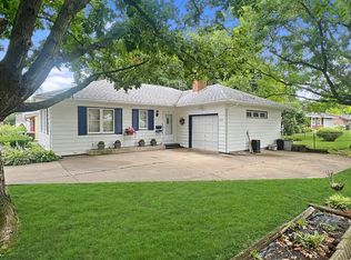 1325 W American St, Freeport, IL 61032