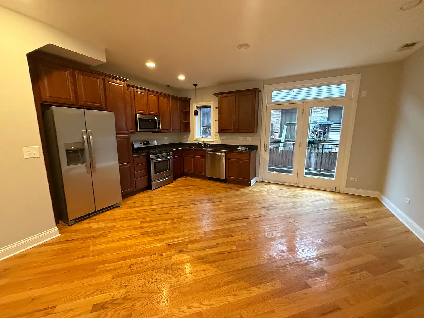 3 bed, 2.0 bath, 1900 sqft, $3,000 — Photo 4
