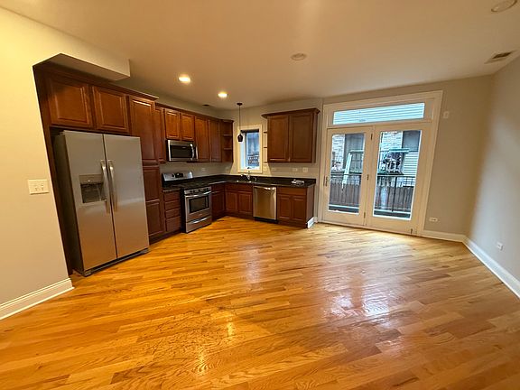 4th image of 7016 W Medill Ave
