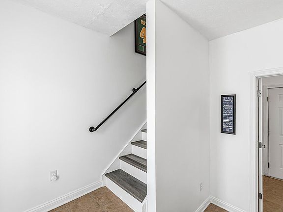 5th image of 437 Abbey St