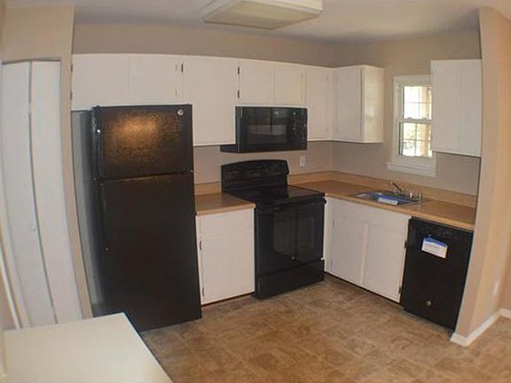 2nd image of 105 Old Farm Ct