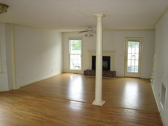 2nd image of 1109 Teakwood Dr