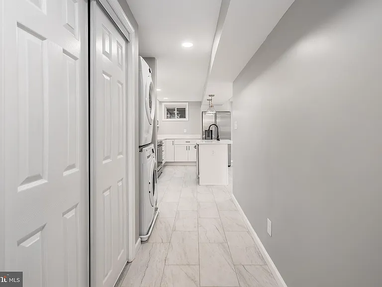 1319 C St NE #B — Photo 22
