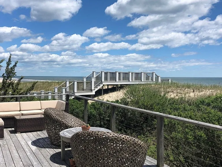 1335 Flying Point Rd — Photo 1