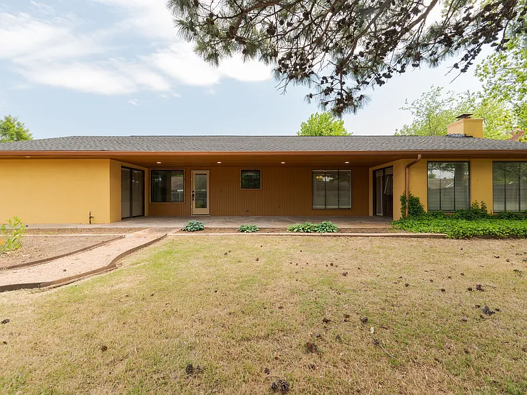 3121 Kent Dr — Photo 48