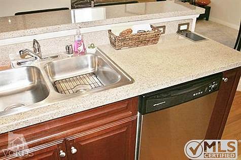 3rd image of 5550 Owensmouth Ave APT 320