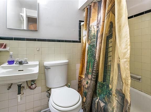 5th image of 1826 Moss St #B