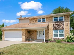 1072 Worthington Dr, Hoffman Estates, IL 60169