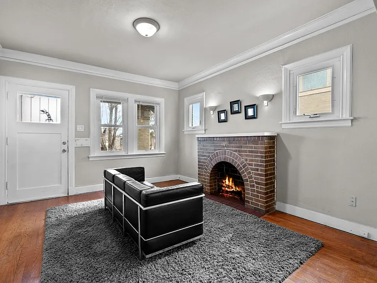 1465 Perry St — Photo 7