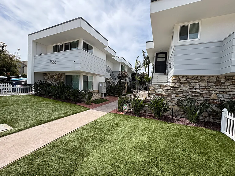 7556 Herschel Ave — Photo 9