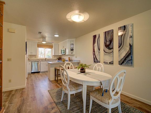 4th image of 220 Indian Creek Drive