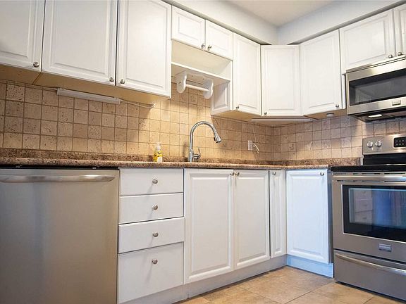 4th image of 1361 Everton St
