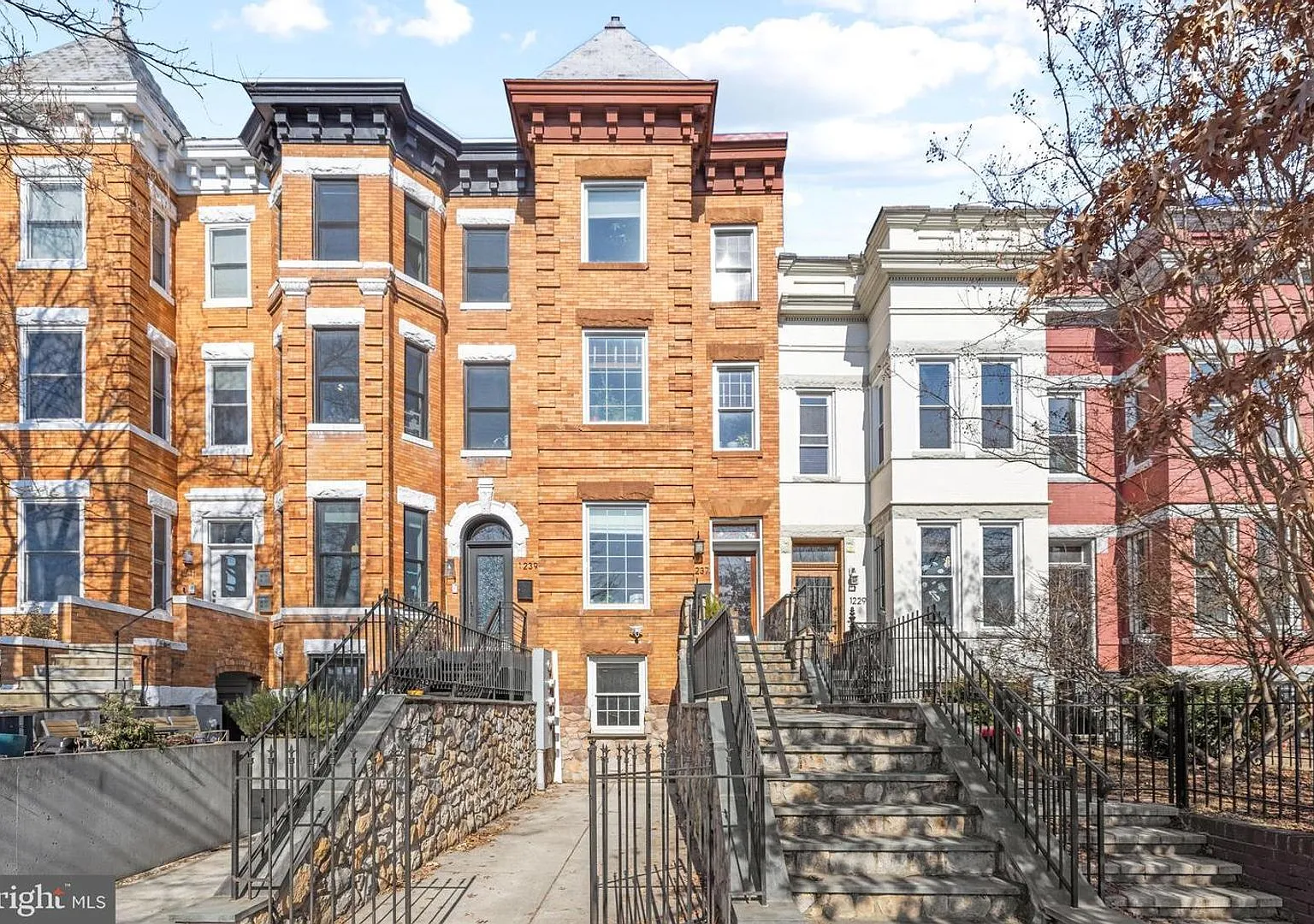 Charming two-bedroom, one-bathroom Columbia Heights retreat offering privacy, versatility, and un... — Photo 1