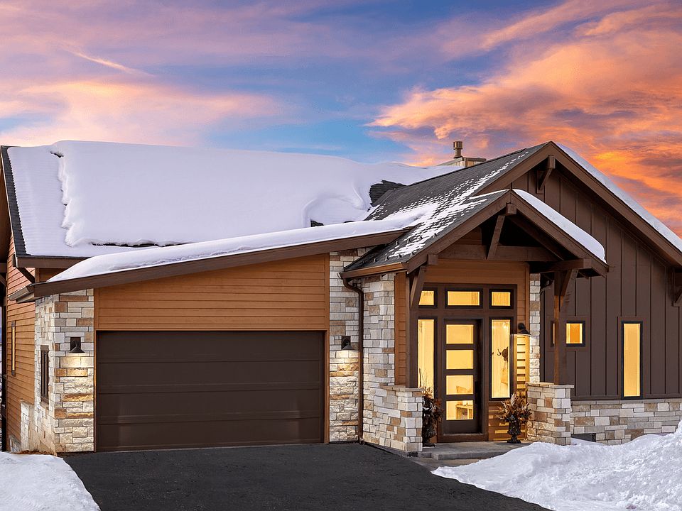 The Hummingbird is one of our popular downhill single family homes, offering the flexibility of 3 or