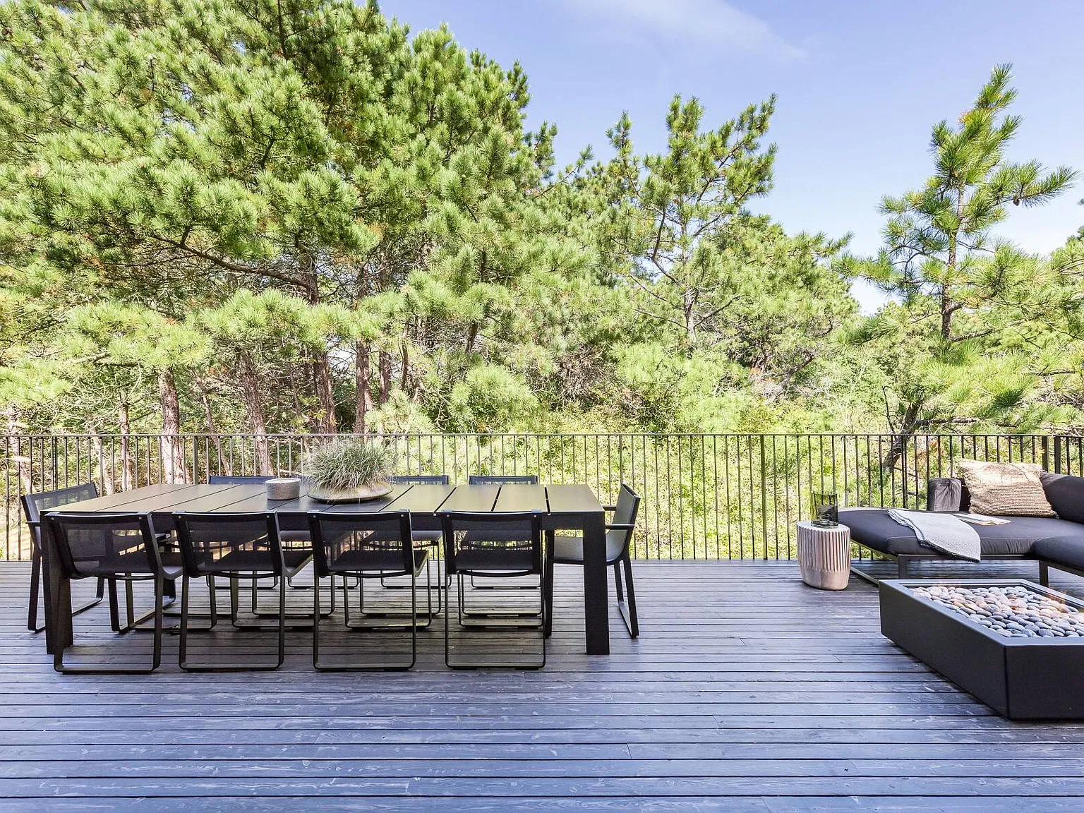Modernist Beach House Near the Ocean in Amagansett Dunes — Photo 3