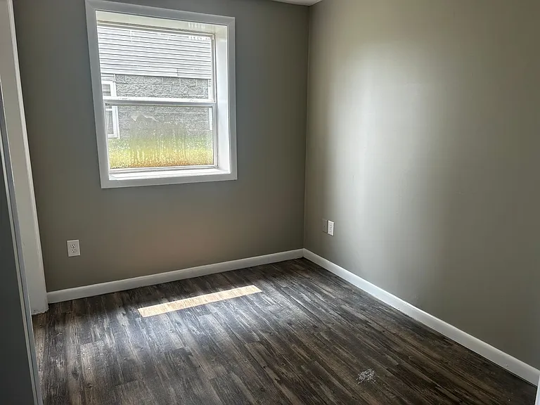 211 Tompkins St — Photo 21