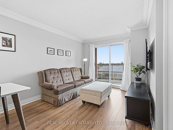 5th image of 2 Clairtrell Rd #609