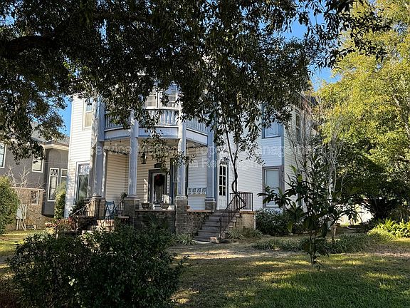 3rd image of 218 W Desoto St #201