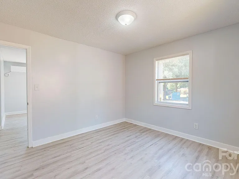 4517 Helena St — Photo 10